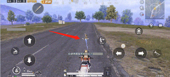 和平精英黑猫警长摩托车怎么开枪？