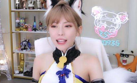 瞬间破防！按E查看大虫子层数什么梗