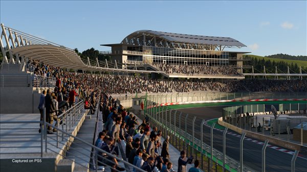 《GT7》官方分享新高清截图 高速赛道场景非常真实