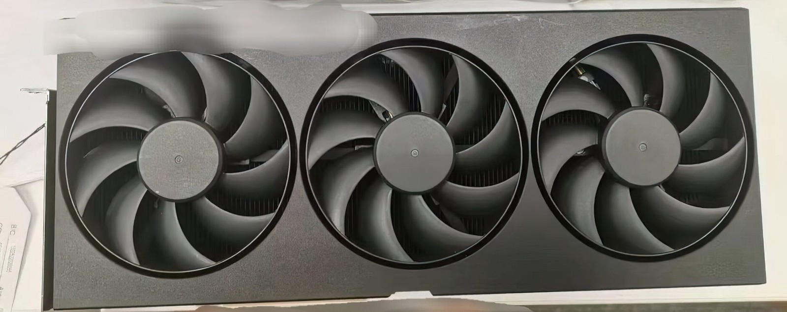 简单粗暴！英伟达RTX4090 Ti实卡谍照曝光
