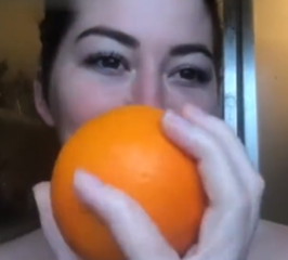 《抖音》洗澡吃橙子大法梗的意思介绍